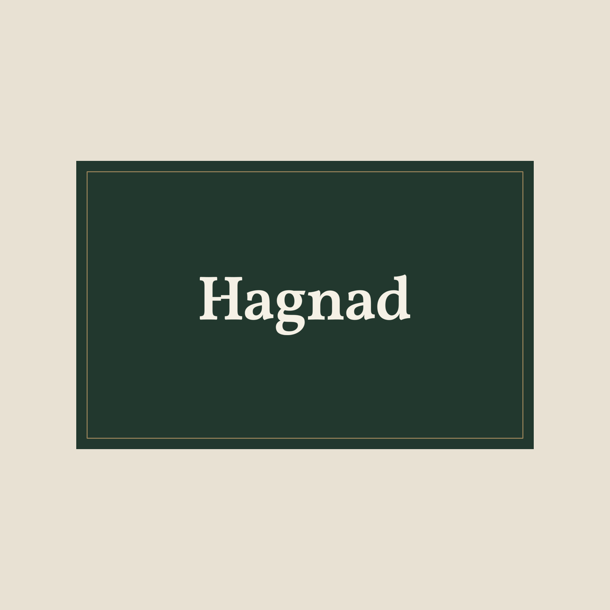 Presentkort från Hagnad, ett mörkgrönt kort med ordmärket Hagnad.